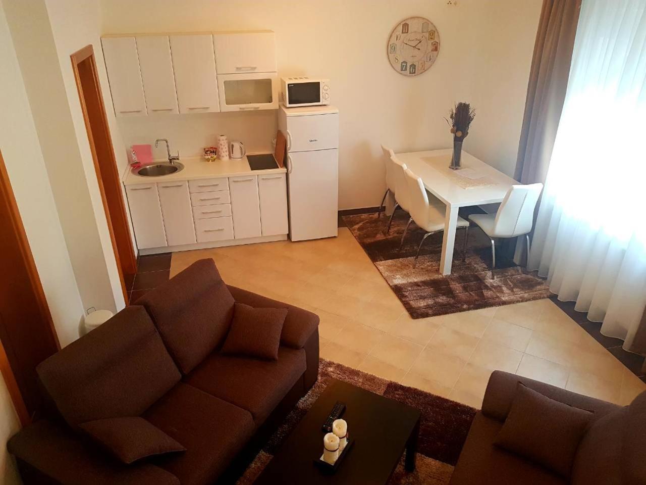 Apartman ลิฟโน ภายนอก รูปภาพ