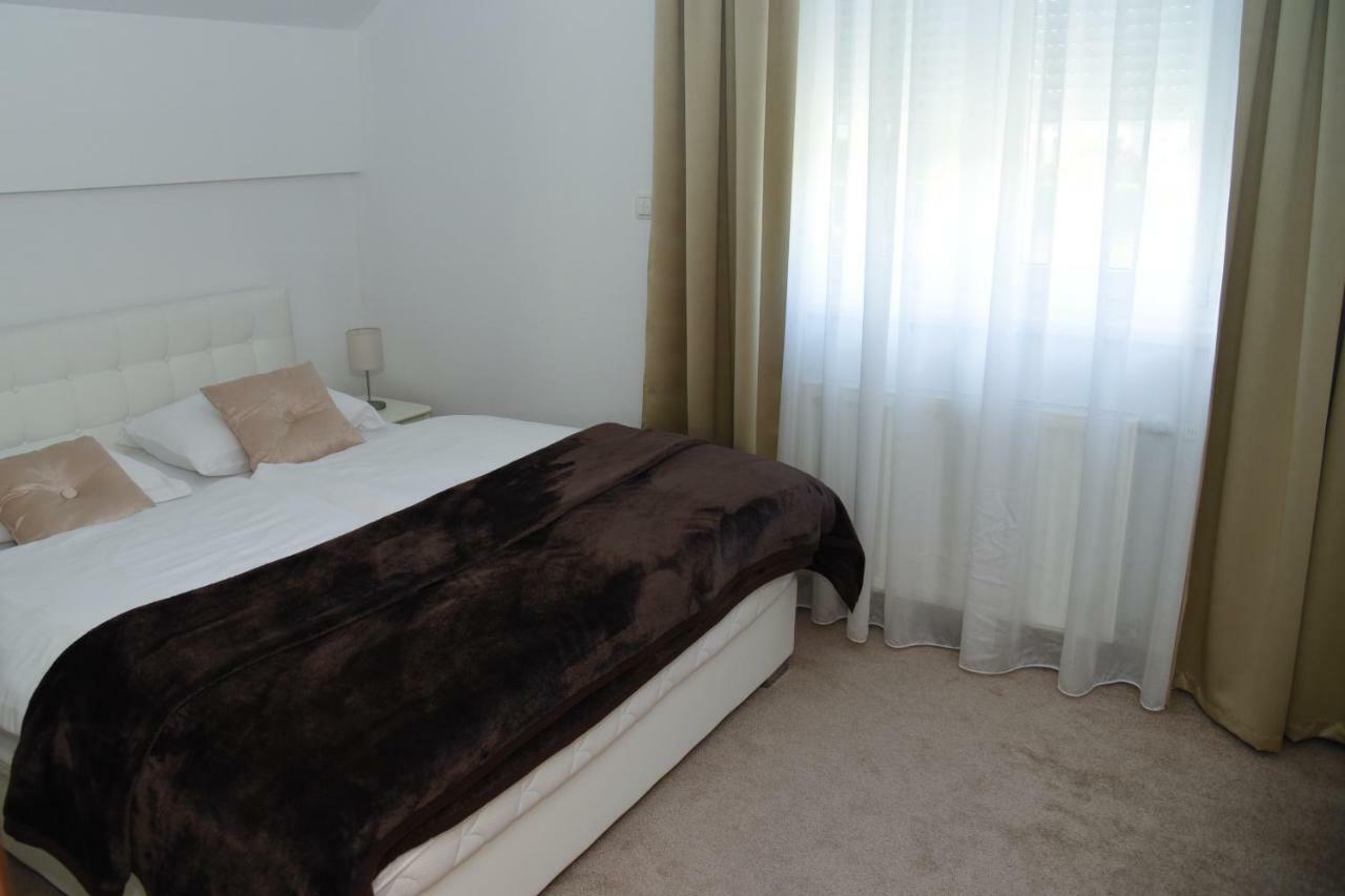 Apartman ลิฟโน ภายนอก รูปภาพ